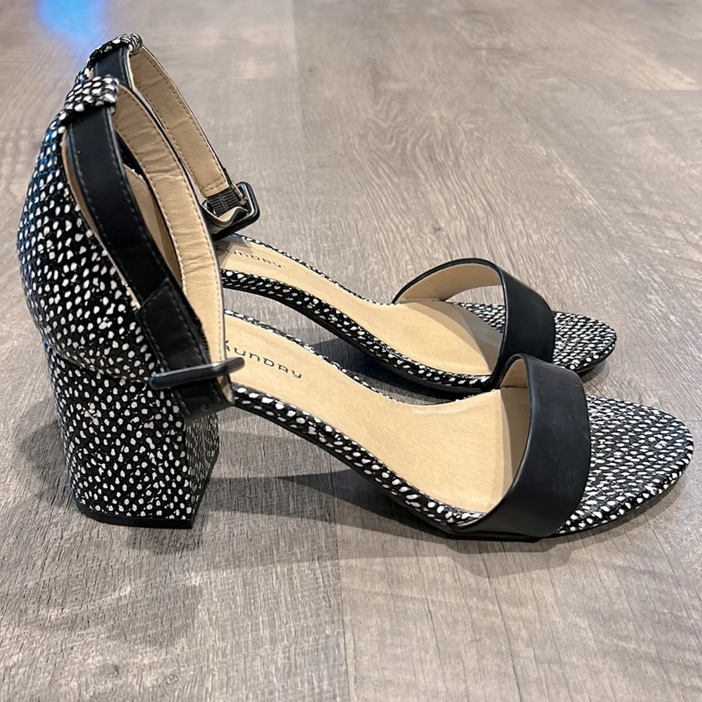 New CL by Laundry Blocked Heel Ankle Strap Sandal Heels - Picture 5 of 9